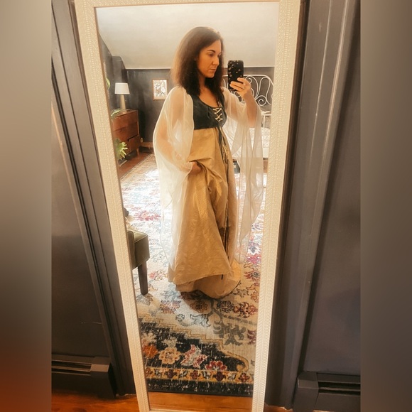 Handmade Renaissance gown - Picture 2 of 6